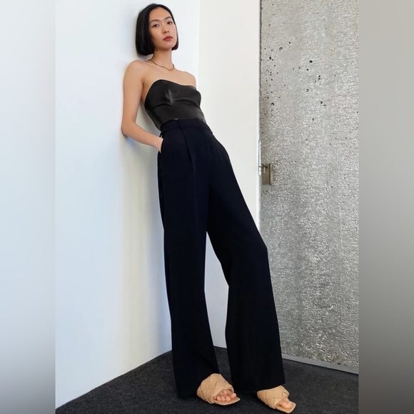 ❣️SOLD❣️ New Babaton Yellow Cindy Strapless Top in Vegan Leather Size 2 - Picture 5 of 9